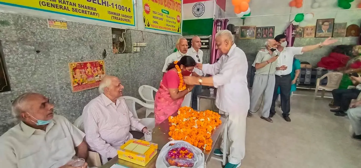 75वां स्वतंत्रता दिवस: सनलाइट कॉलोनी नं 2 हुकुम चंद पार्क में ध्वजारोहण — तस्वीर 17 में से 31