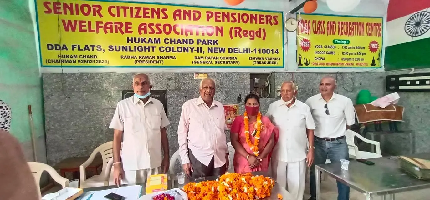 75वां स्वतंत्रता दिवस: सनलाइट कॉलोनी नं 2 हुकुम चंद पार्क में ध्वजारोहण — तस्वीर 18 में से 31