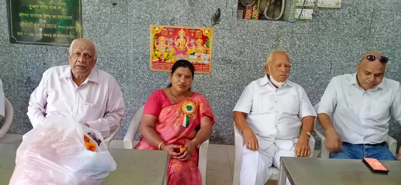75वां स्वतंत्रता दिवस: सनलाइट कॉलोनी नं 2 हुकुम चंद पार्क में ध्वजारोहण — तस्वीर 21 में से 31