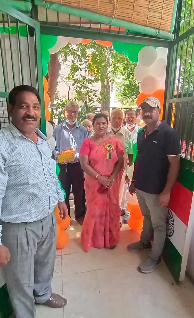 75वां स्वतंत्रता दिवस: सनलाइट कॉलोनी नं 2 हुकुम चंद पार्क में ध्वजारोहण — तस्वीर 22 में से 31
