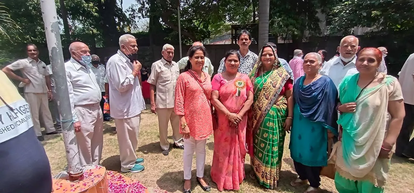 75वां स्वतंत्रता दिवस: सनलाइट कॉलोनी नं 2 हुकुम चंद पार्क में ध्वजारोहण — तस्वीर 25 में से 31