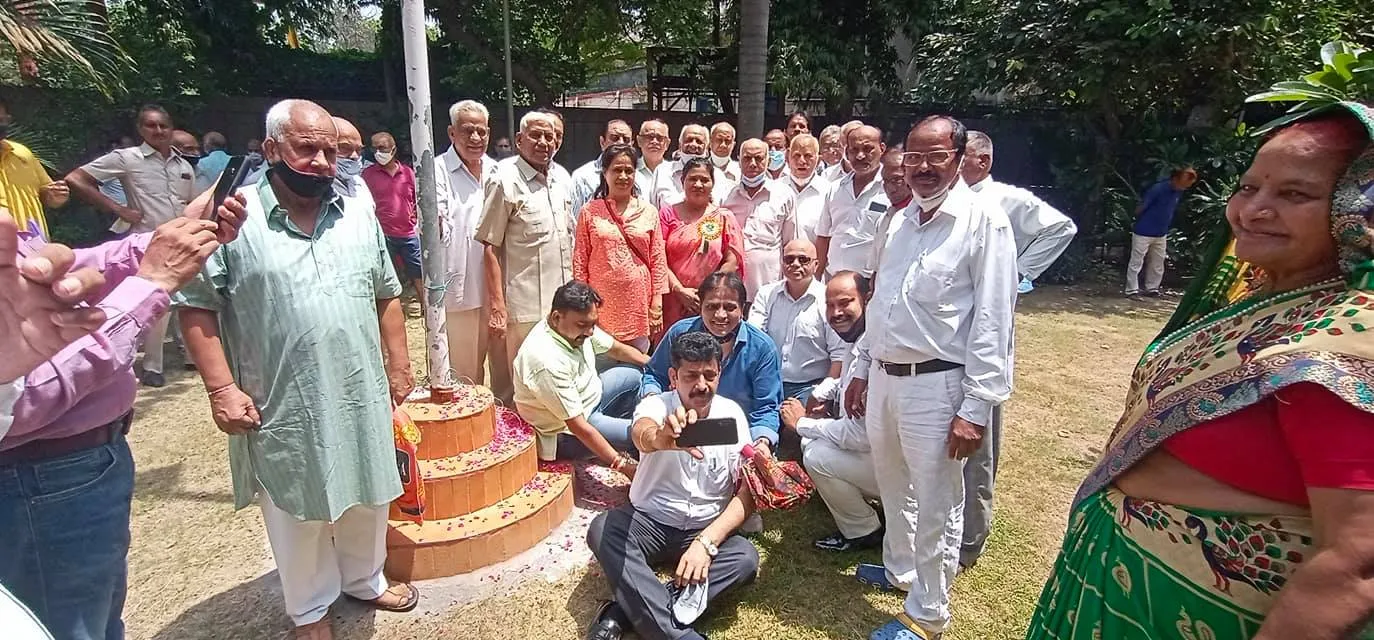 75वां स्वतंत्रता दिवस: सनलाइट कॉलोनी नं 2 हुकुम चंद पार्क में ध्वजारोहण — तस्वीर 26 में से 31