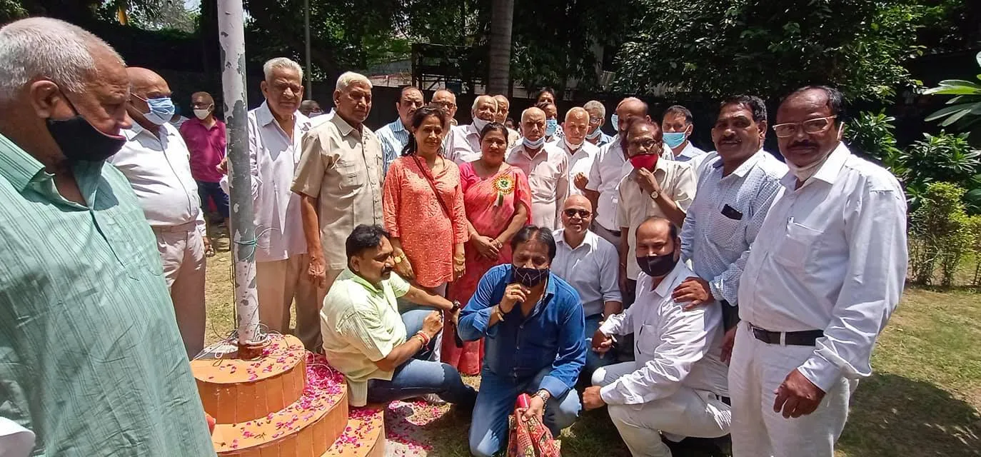 75वां स्वतंत्रता दिवस: सनलाइट कॉलोनी नं 2 हुकुम चंद पार्क में ध्वजारोहण — तस्वीर 27 में से 31