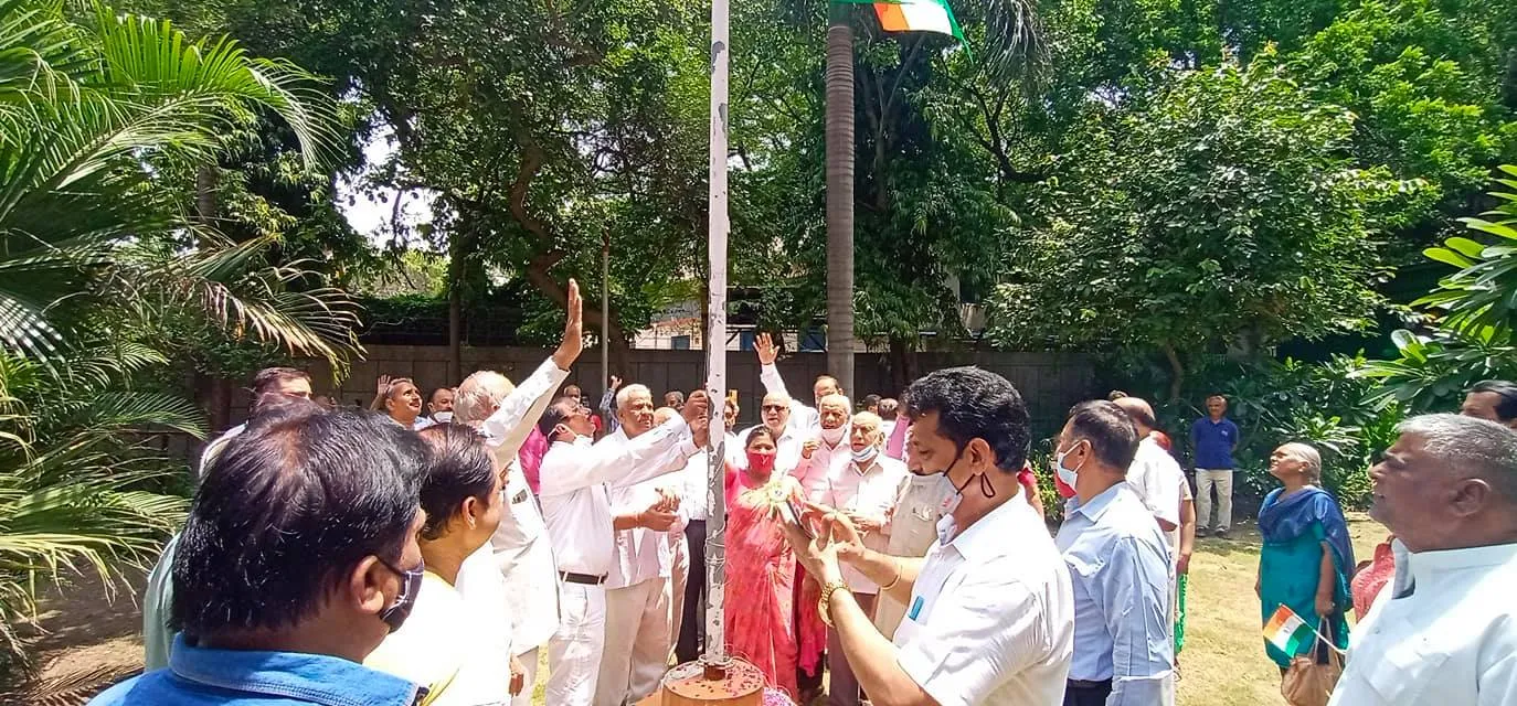 75वां स्वतंत्रता दिवस: सनलाइट कॉलोनी नं 2 हुकुम चंद पार्क में ध्वजारोहण — तस्वीर 29 में से 31