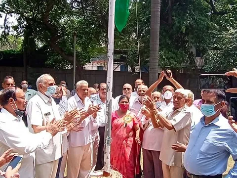 75वां स्वतंत्रता दिवस: सनलाइट कॉलोनी नं 2 हुकुम चंद पार्क में ध्वजारोहण — 30