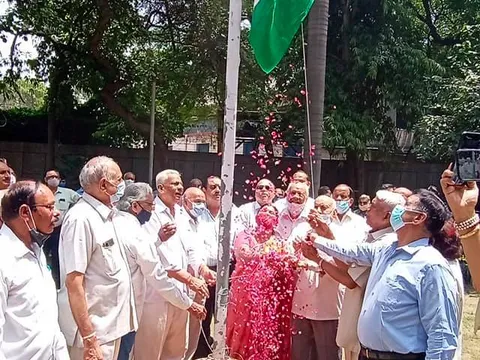 75वां स्वतंत्रता दिवस: सनलाइट कॉलोनी नं 2 हुकुम चंद पार्क में ध्वजारोहण — 31