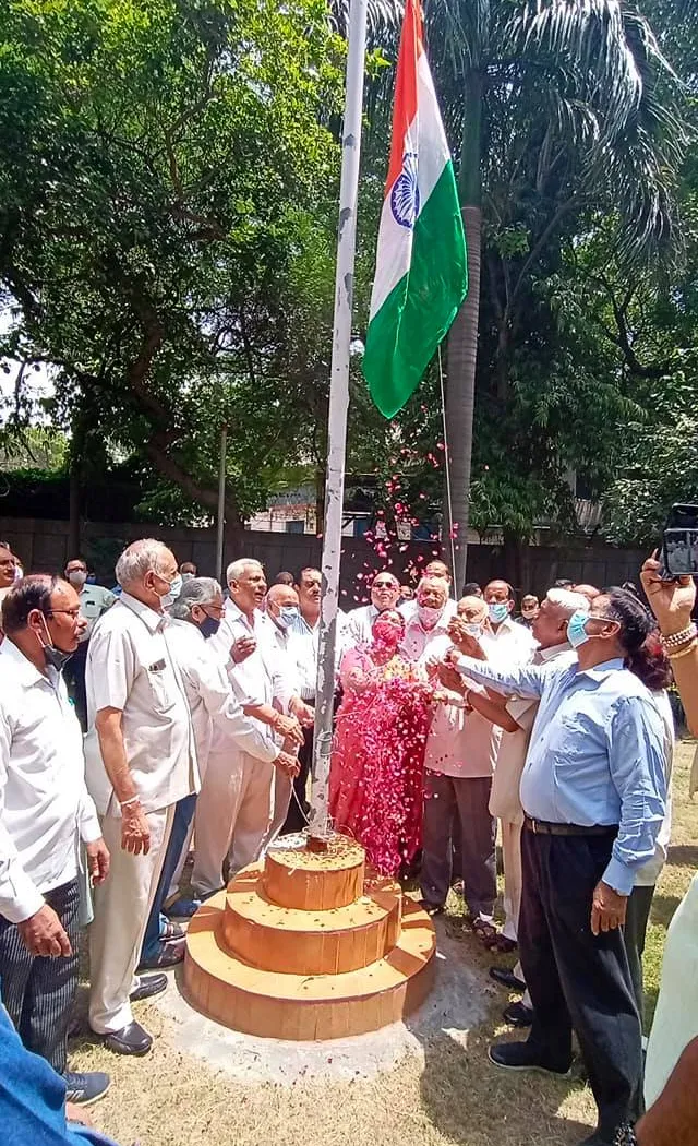 75वां स्वतंत्रता दिवस: सनलाइट कॉलोनी नं 2 हुकुम चंद पार्क में ध्वजारोहण — तस्वीर 31 में से 31