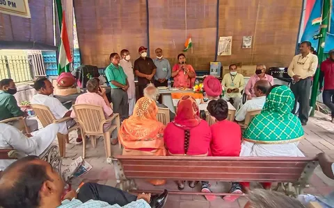 75वां स्वतंत्रता दिवस: जीवन नगर सीनियर सिटीजन पार्क में ध्वजारोहण