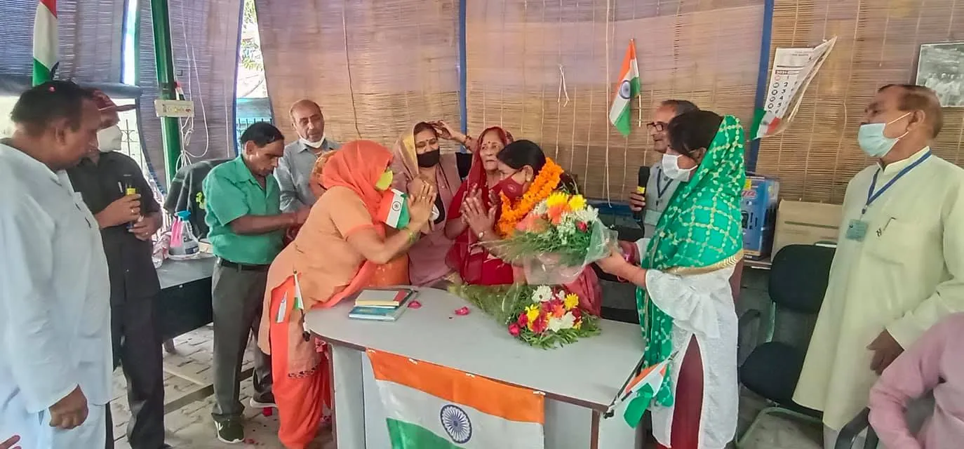 75वां स्वतंत्रता दिवस: जीवन नगर सीनियर सिटीजन पार्क में ध्वजारोहण — तस्वीर 5 में से 13