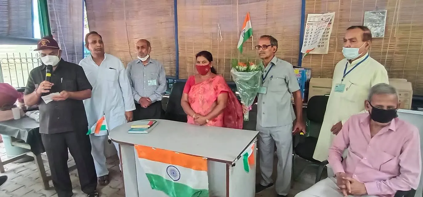75वां स्वतंत्रता दिवस: जीवन नगर सीनियर सिटीजन पार्क में ध्वजारोहण — तस्वीर 7 में से 13