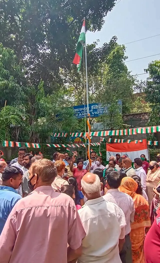 75वां स्वतंत्रता दिवस: जीवन नगर सीनियर सिटीजन पार्क में ध्वजारोहण — तस्वीर 11 में से 13
