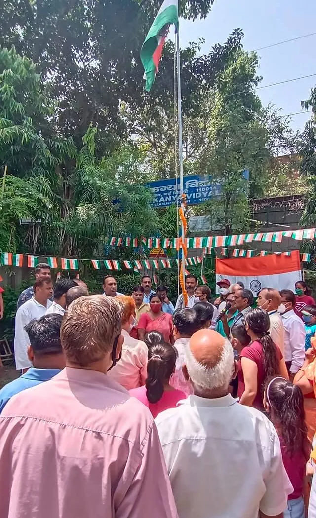 75वां स्वतंत्रता दिवस: जीवन नगर सीनियर सिटीजन पार्क में ध्वजारोहण — तस्वीर 13 में से 13