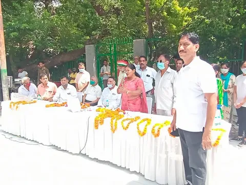 75वां स्वतंत्रता दिवस: अंबेडकर पार्क में ध्वजारोहण
