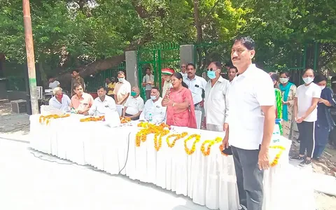 75वां स्वतंत्रता दिवस: अंबेडकर पार्क में ध्वजारोहण