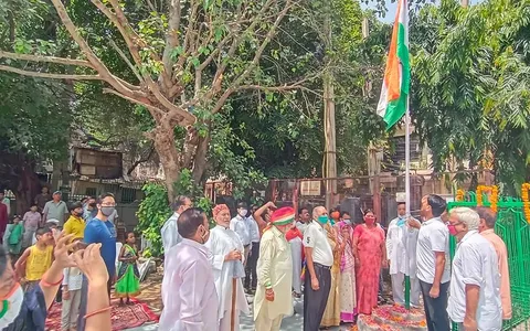 75वां स्वतंत्रता दिवस: अंबेडकर पार्क में ध्वजारोहण