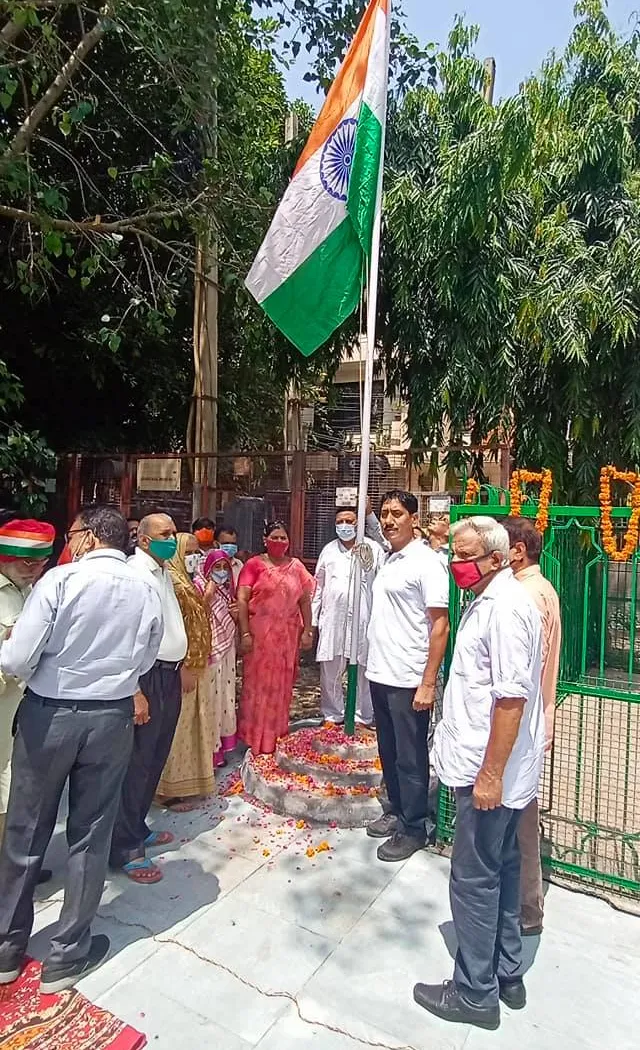 75वां स्वतंत्रता दिवस: अंबेडकर पार्क में ध्वजारोहण — तस्वीर 3 में से 15