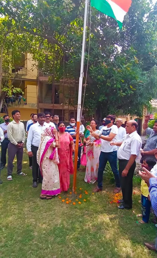75वां स्वतंत्रता दिवस: लॉर्ड बुद्धा पार्क (सिद्धार्थ नगर अंडरपास) में ध्वजारोहण — तस्वीर 1 में से 12