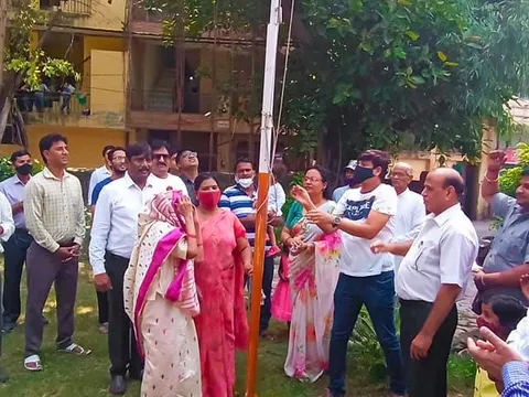 75वां स्वतंत्रता दिवस: लॉर्ड बुद्धा पार्क (सिद्धार्थ नगर अंडरपास) में ध्वजारोहण