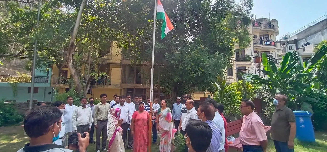 75वां स्वतंत्रता दिवस: लॉर्ड बुद्धा पार्क (सिद्धार्थ नगर अंडरपास) में ध्वजारोहण — तस्वीर 2 में से 12