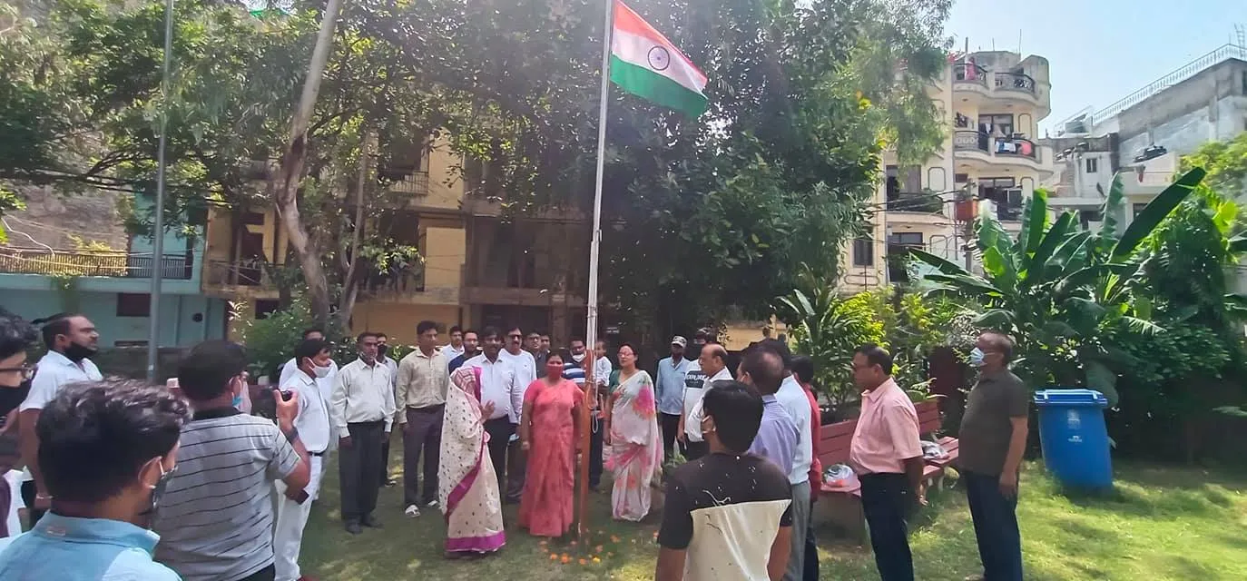 75वां स्वतंत्रता दिवस: लॉर्ड बुद्धा पार्क (सिद्धार्थ नगर अंडरपास) में ध्वजारोहण — तस्वीर 7 में से 12