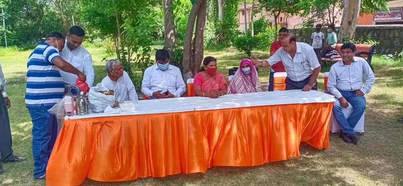 75वां स्वतंत्रता दिवस: लॉर्ड बुद्धा पार्क (सिद्धार्थ नगर अंडरपास) में ध्वजारोहण — तस्वीर 8 में से 12