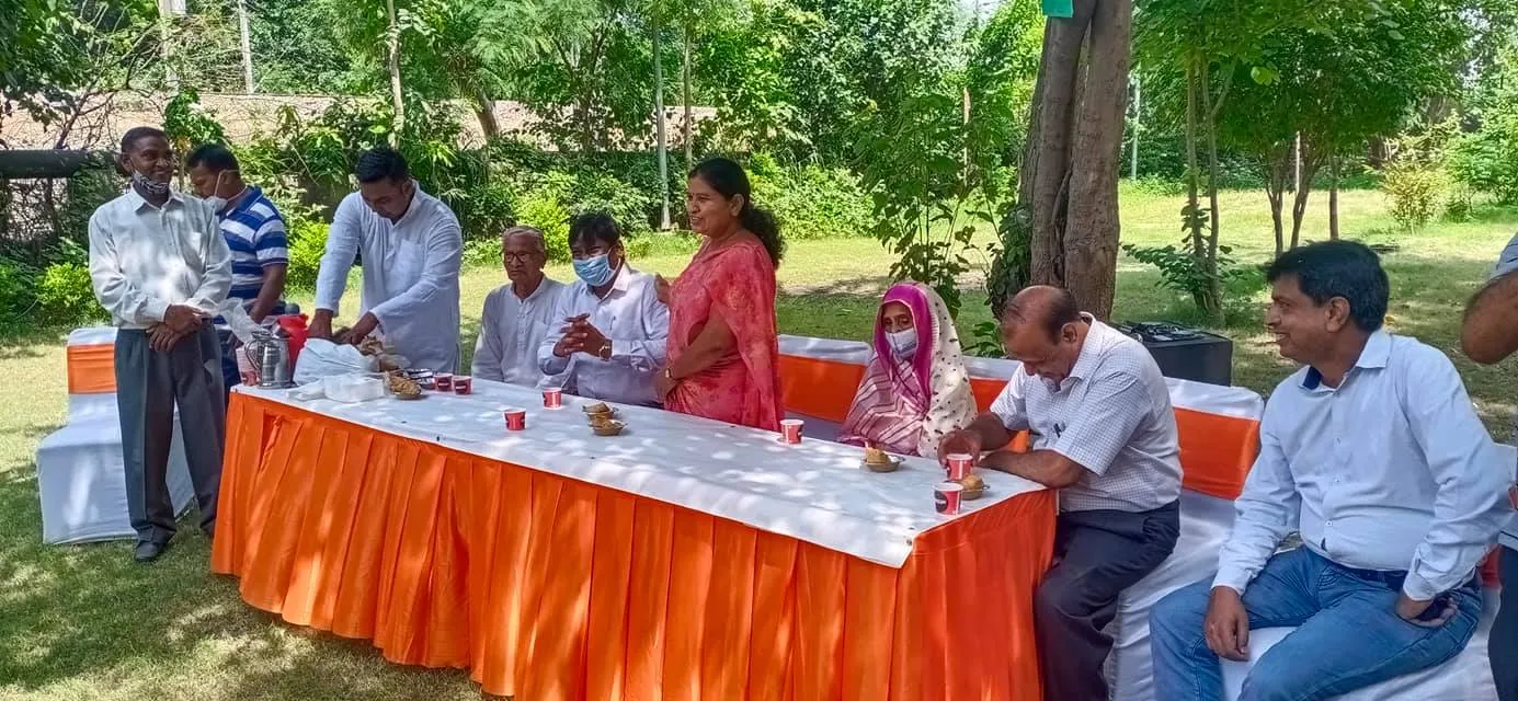75वां स्वतंत्रता दिवस: लॉर्ड बुद्धा पार्क (सिद्धार्थ नगर अंडरपास) में ध्वजारोहण — तस्वीर 11 में से 12