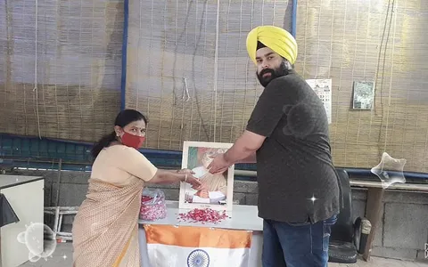 जीवन नगर में राजीव गांधी जी की जयंती पर वृक्षारोपण
