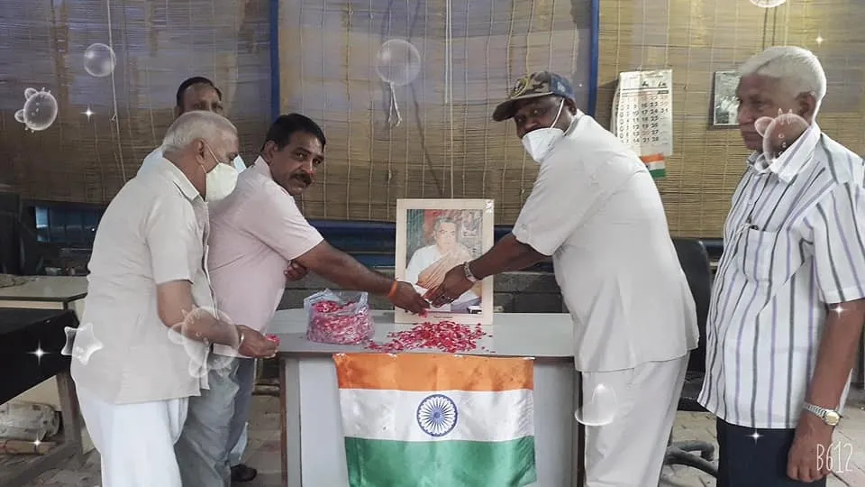 जीवन नगर में राजीव गांधी जी की जयंती पर वृक्षारोपण — तस्वीर 3 में से 12