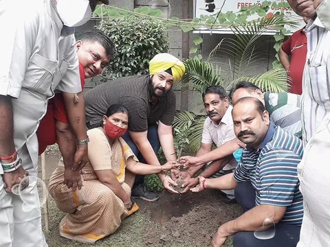 जीवन नगर में राजीव गांधी जी की जयंती पर वृक्षारोपण — 5