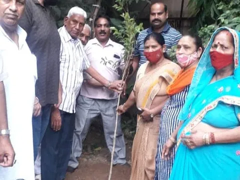 जीवन नगर में राजीव गांधी जी की जयंती पर वृक्षारोपण — 8
