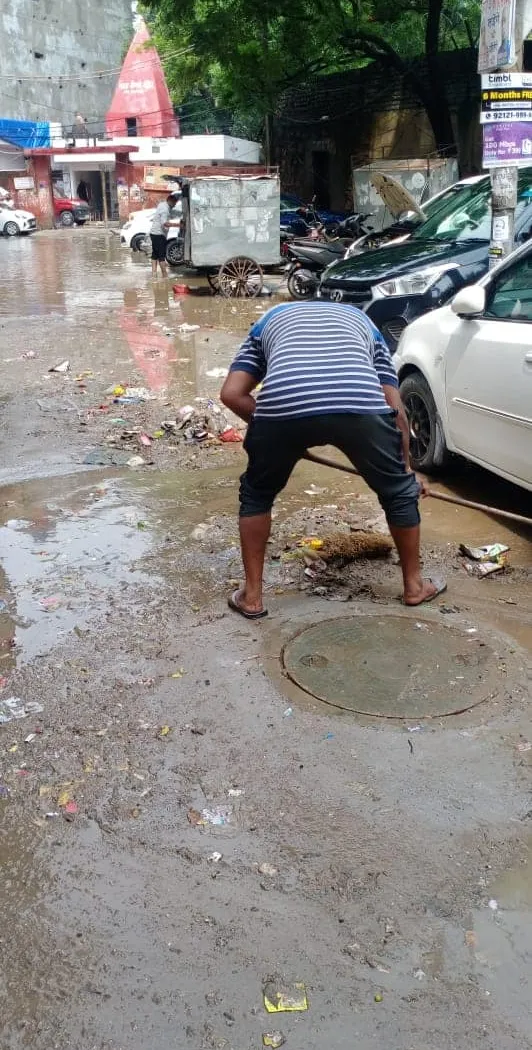 भारी बारिश के बाद जलभराव पर तत्काल कार्रवाई — तस्वीर 5 में से 15