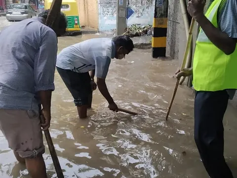 भारी बारिश के बाद जलभराव पर तत्काल कार्रवाई — 9