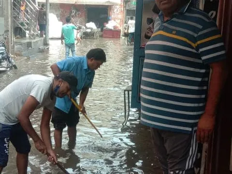 भारी बारिश के बाद जलभराव पर तत्काल कार्रवाई — 13
