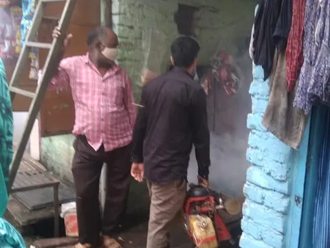 आई जी कैंप 2 में एंटी मलेरिया फॉगिंग