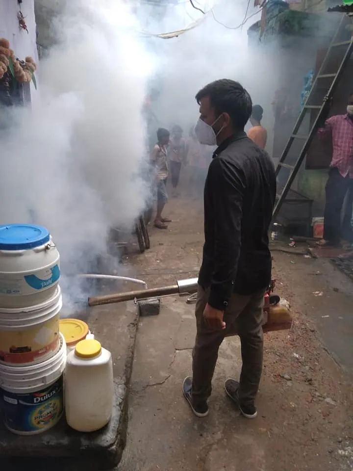 आई जी कैंप 2 में एंटी मलेरिया फॉगिंग — तस्वीर 2 में से 9