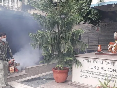 आई जी कैंप 1 (सिद्धार्थ नगर) में एंटी मलेरिया फॉगिंग