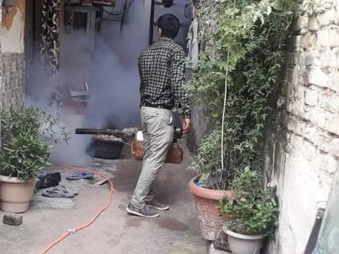 आई जी कैंप 1 (सिद्धार्थ नगर) में एंटी मलेरिया फॉगिंग — 2