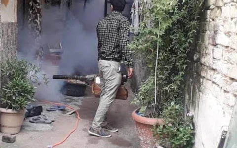 आई जी कैंप 1 (सिद्धार्थ नगर) में एंटी मलेरिया फॉगिंग