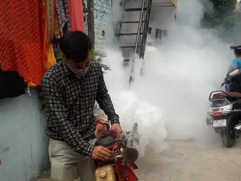 आई जी कैंप 1 (सिद्धार्थ नगर) में एंटी मलेरिया फॉगिंग — 3