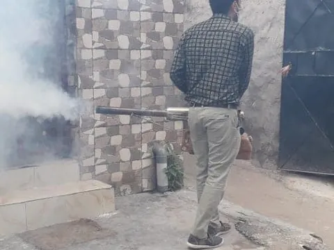 आई जी कैंप 1 (सिद्धार्थ नगर) में एंटी मलेरिया फॉगिंग — 4