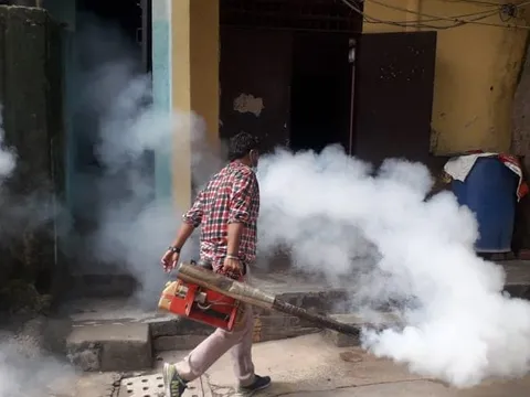 आई जी कैंप 1 (सिद्धार्थ नगर) में एंटी मलेरिया फॉगिंग — 6