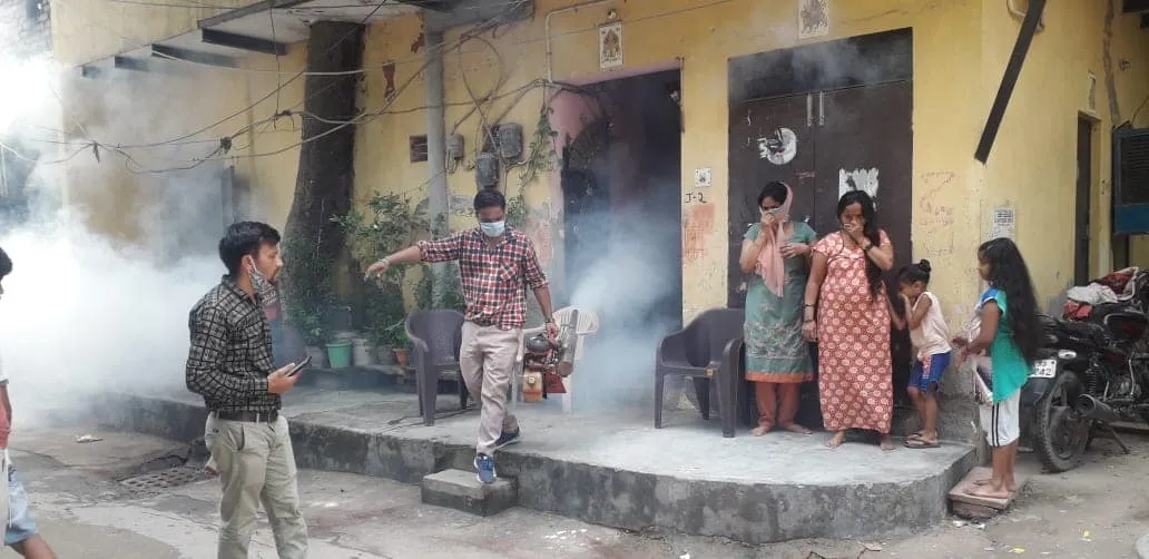 आई जी कैंप 1 (सिद्धार्थ नगर) में एंटी मलेरिया फॉगिंग — तस्वीर 7 में से 12