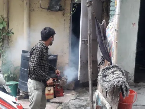 आई जी कैंप 1 (सिद्धार्थ नगर) में एंटी मलेरिया फॉगिंग — 9