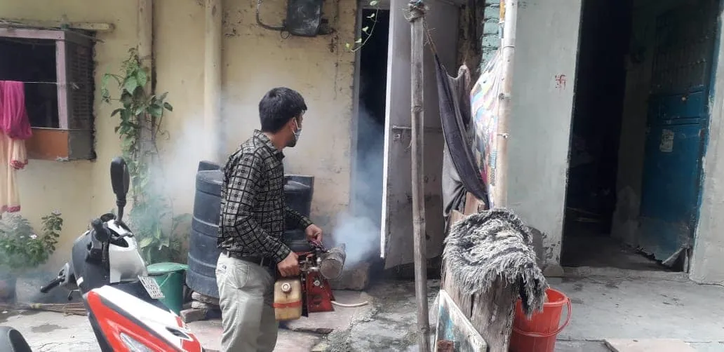 आई जी कैंप 1 (सिद्धार्थ नगर) में एंटी मलेरिया फॉगिंग — तस्वीर 9 में से 12