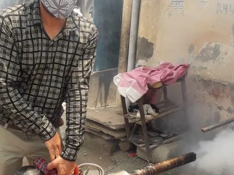 आई जी कैंप 1 (सिद्धार्थ नगर) में एंटी मलेरिया फॉगिंग — 10