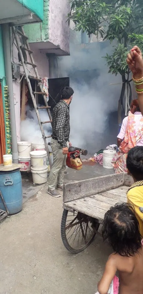 आई जी कैंप 1 (सिद्धार्थ नगर) में एंटी मलेरिया फॉगिंग — तस्वीर 11 में से 12