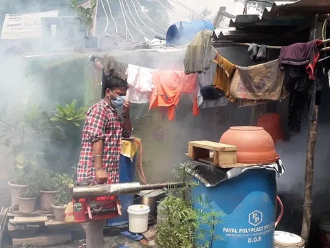 आई जी कैंप 3 (सिद्धार्थ एक्सटेंशन पॉकेट सी) में एंटी मलेरिया फॉगिंग — 2