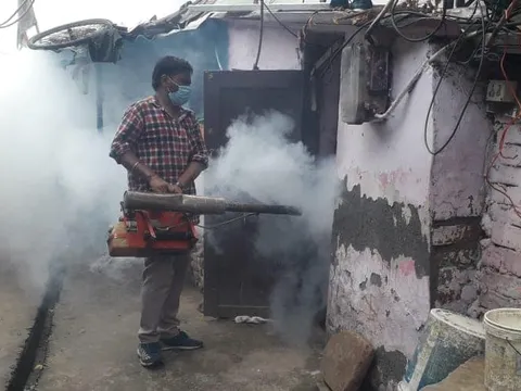 आई जी कैंप 3 (सिद्धार्थ एक्सटेंशन पॉकेट सी) में एंटी मलेरिया फॉगिंग — 4