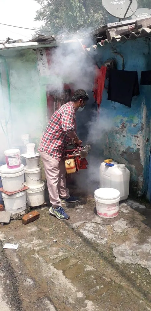 आई जी कैंप 3 (सिद्धार्थ एक्सटेंशन पॉकेट सी) में एंटी मलेरिया फॉगिंग — तस्वीर 7 में से 9