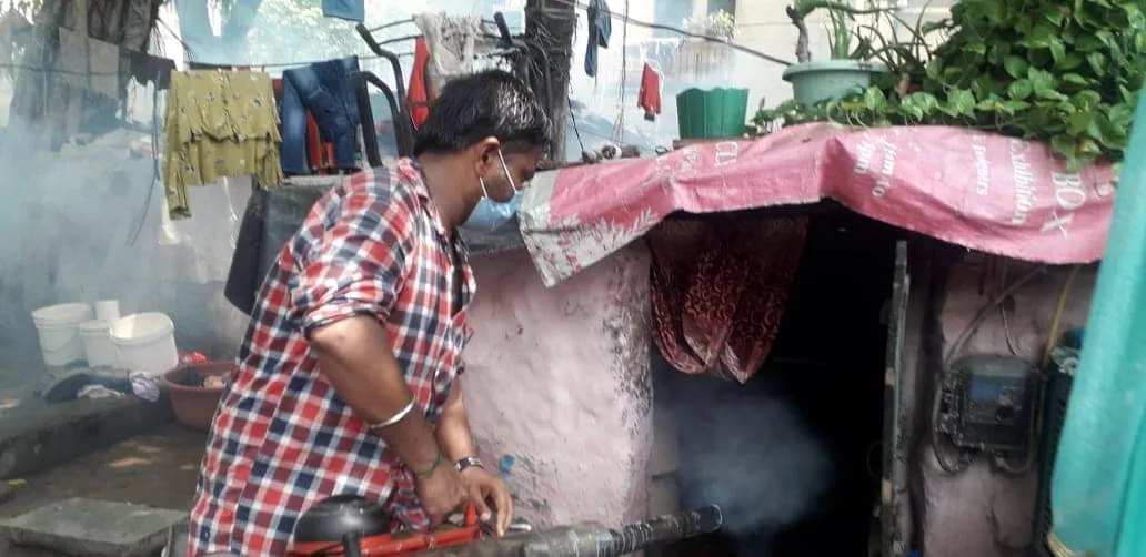 आई जी कैंप 3 (सिद्धार्थ एक्सटेंशन पॉकेट सी) में एंटी मलेरिया फॉगिंग — तस्वीर 9 में से 9